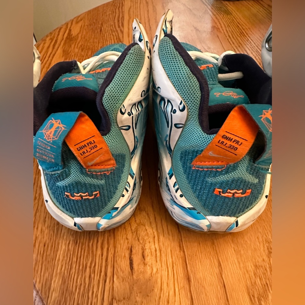 Lebron James Splash Kicks 💦
